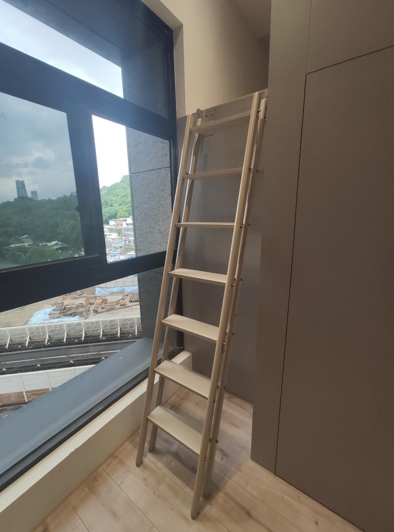 cầu thang gác xép
