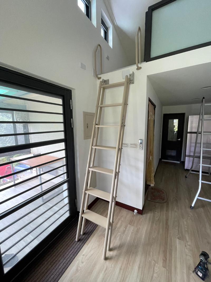 cầu thang xếp tường là gì