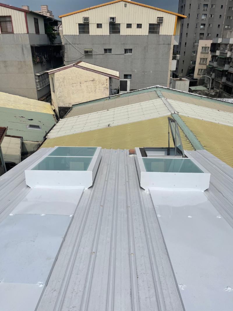 Cửa sổ giếng trời 