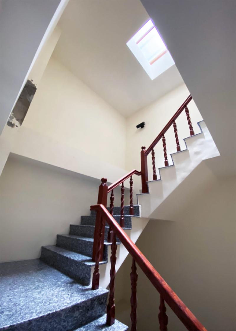 Cửa sổ giếng trời 