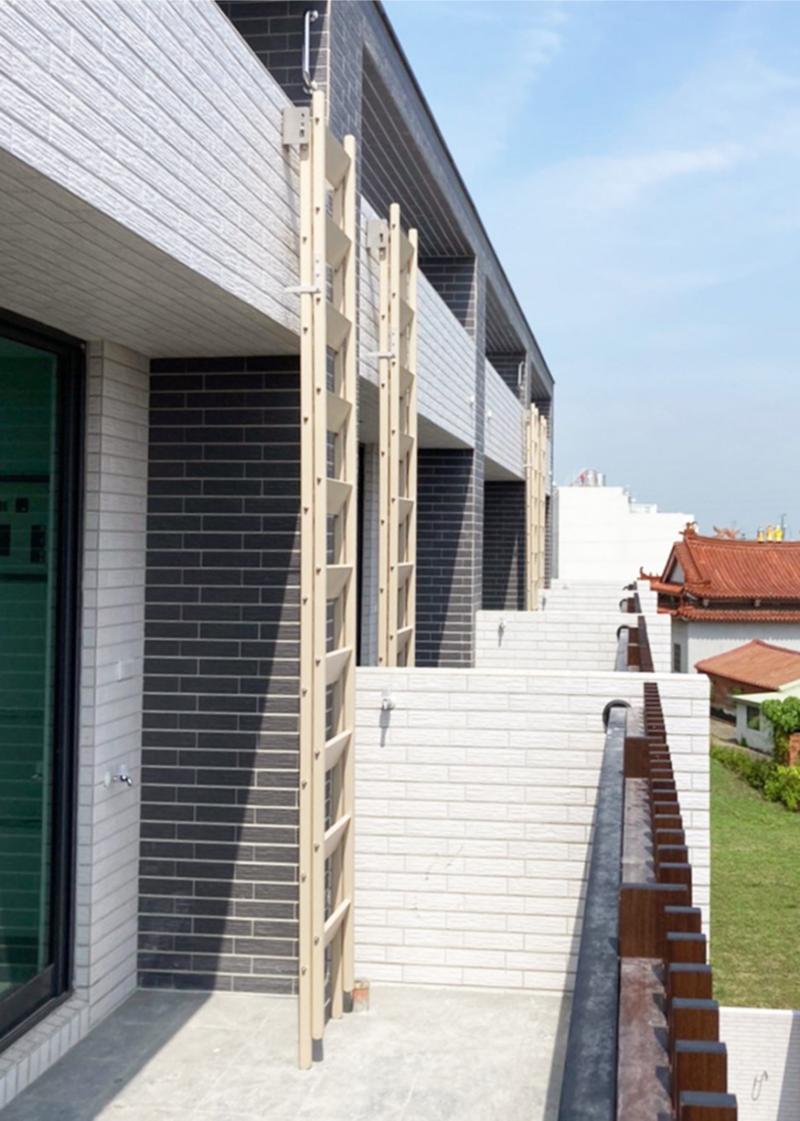 thang thoát hiểm ngoài trời hiện đại